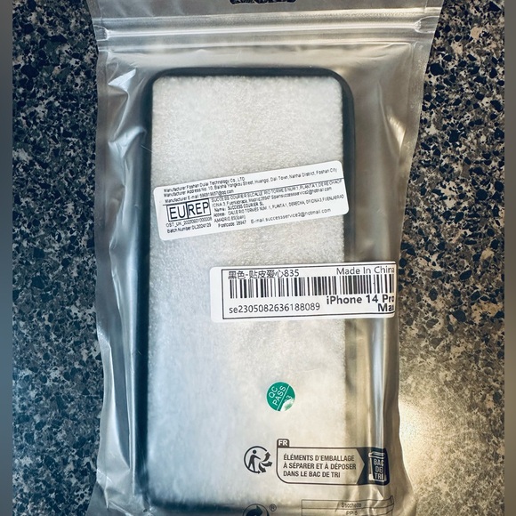 Black Heart Pattern Phone Case for iPhone 14 Pro Max - Picture 4 of 4